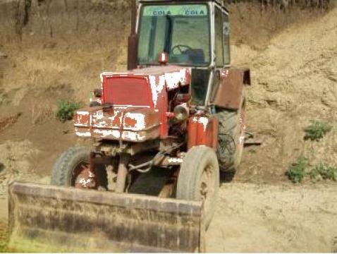 Buldoexcavator tractor Borex EO 2621 de la Prodmarom