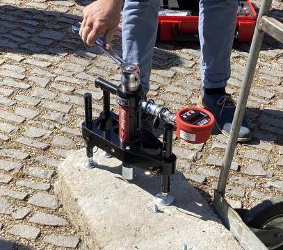 Teste de smulgere pe ancore chimice, mecanice sau dibluri de la Fischer Fixings Romania Srl