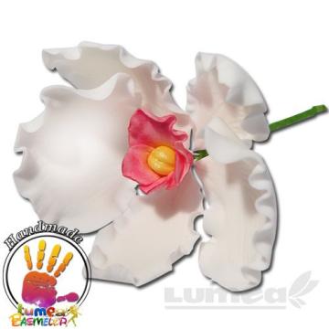 Orhideea Moon alb-roz din pasta de zahar de la Lumea Basmelor International Srl