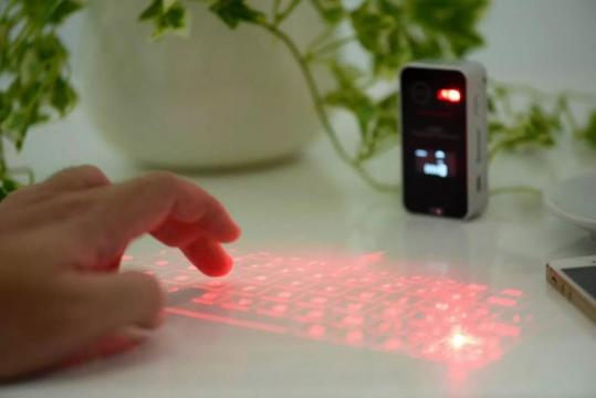 Proiector laser portabil cu tastatura virtuala de la Sun Leader Srl