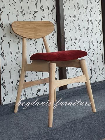 Scaun restaurant din lemn tapitat de la Bogdanis Furniture Srl