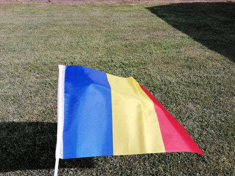 Set 2 drapele Romania pentru masina de la Plimbaretul Travel Srl