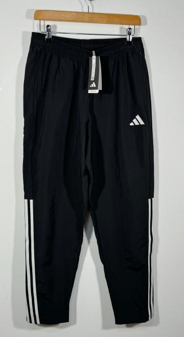 Pantaloni Adidas marimea M barbat