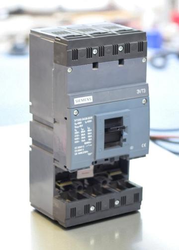 Intrerupator automat Siemens 3VT3 in carcasa turnata de la Cabsat Srl