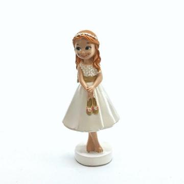 Figurina tort fetita de onoare - deKora de la Lumea Basmelor International Srl
