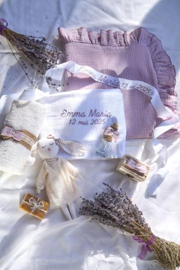 Trusou Muselina botez - roz vintage de la Andreeatex