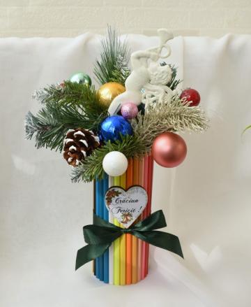 Aranjament floral Creioane colorate personalizat de la Flower Power Gift