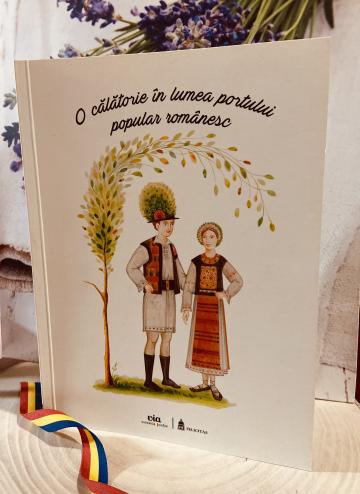 Carte, O calatorie  in lumea portului popular romanesc de la Candela Criscom Srl.