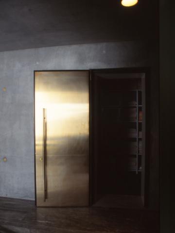 Usi din alama moderne