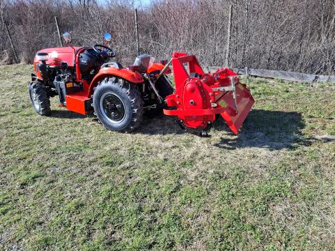 Tractor ST504 de la Avenue Caransebes Srl
