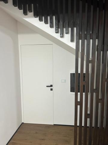 Usi de interior de la General Emylar Srl