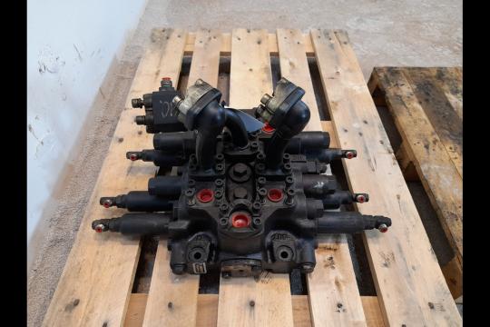 Distribuitor hidraulic principal Komatsu WA320-5
