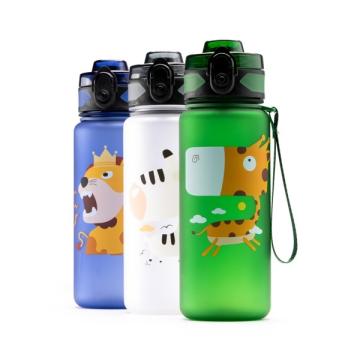 Sticla pentru copii personalizata cu desene atractive de la Luma Atelier