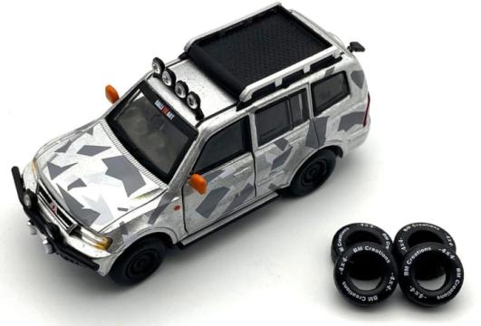 Macheta Mitsubishi Pajero 2001 3rd Gen Ice Pack RHD 1:64 BM