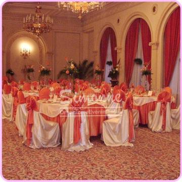 Set complet masa scaun satin de la Simonne